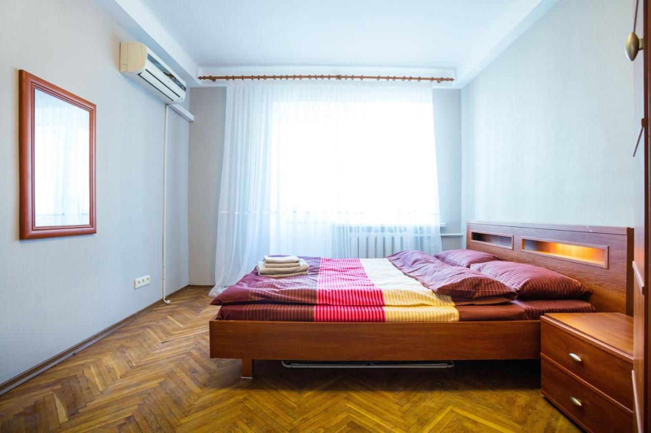 Apartment Near Metro Pecherskaya Kyiv Exterior foto